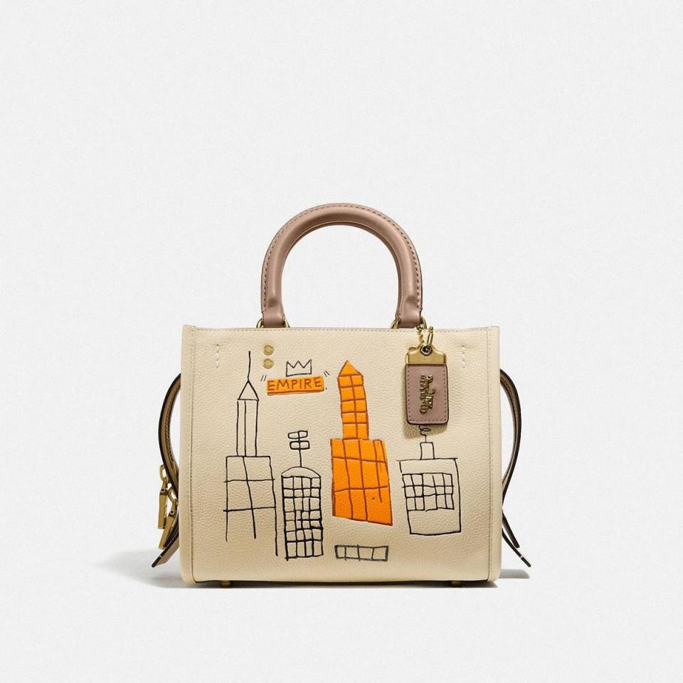 COACH x Jean-Michel Basquiat聯名系列手提包。NT$35,800。（COACH提供）