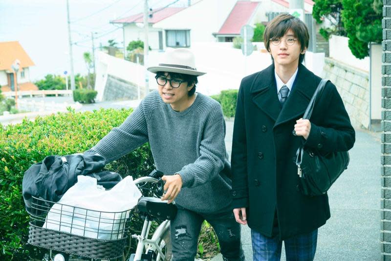 井之原快彥（左）與道枝駿佑在電影《461個便當》中首次合作演父子，戲外也培養好感情。（蜜蜂工房提供）
