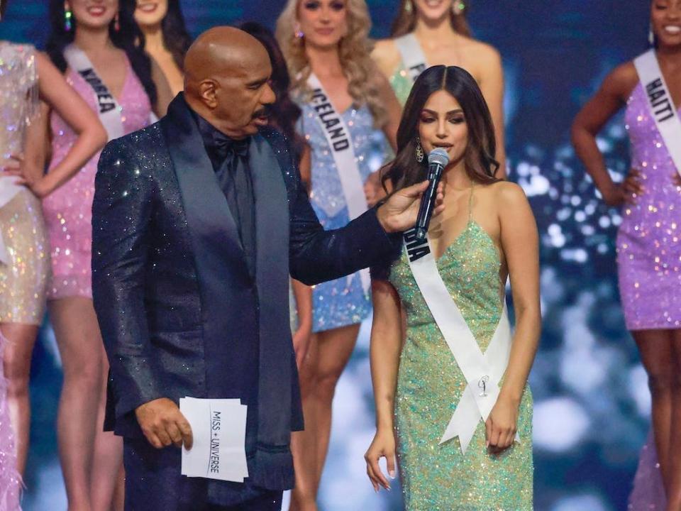 Miss India and Steve Harvey at Miss Universe 2021