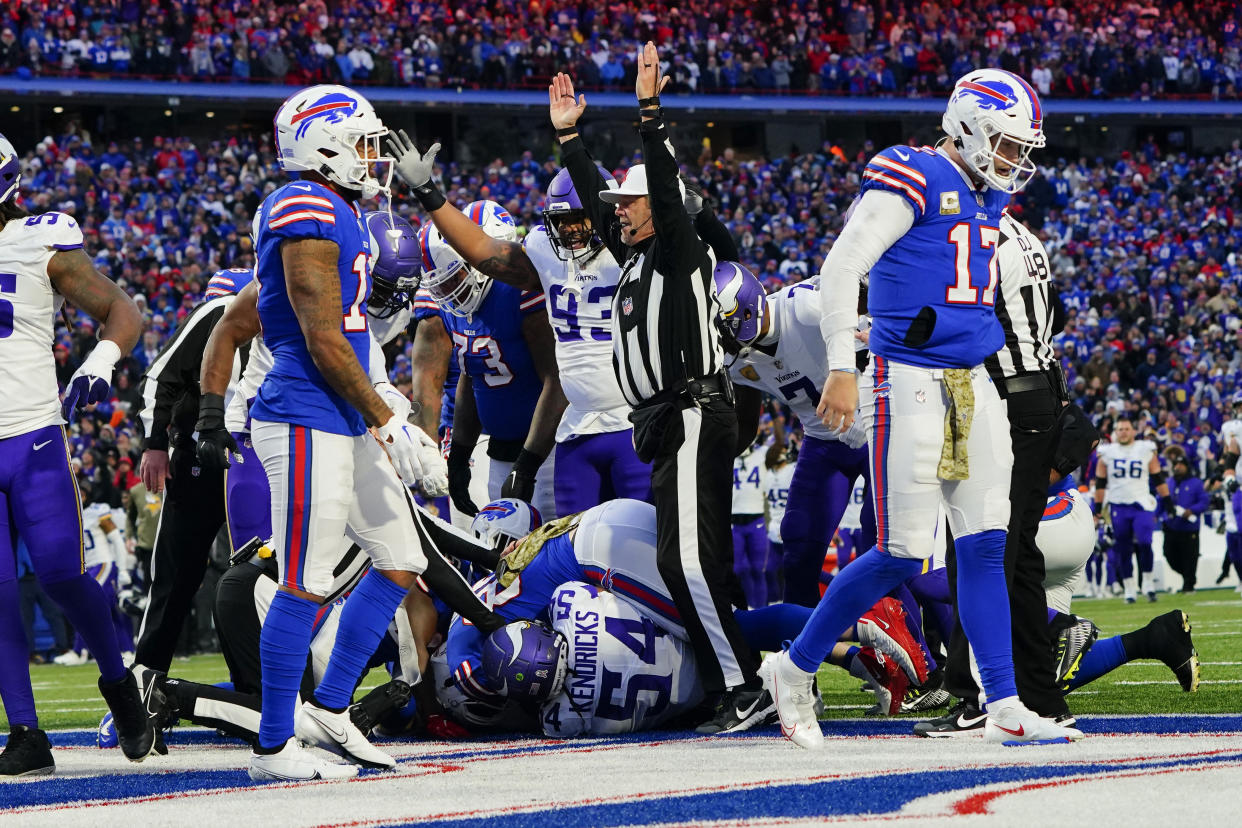 Minnesota Vikings linebacker Eric Kendricks (54) recovers a fumble in the end zone for a touchdown against the Buffalo Bills (Gregory Fisher-USA TODAY Sports)