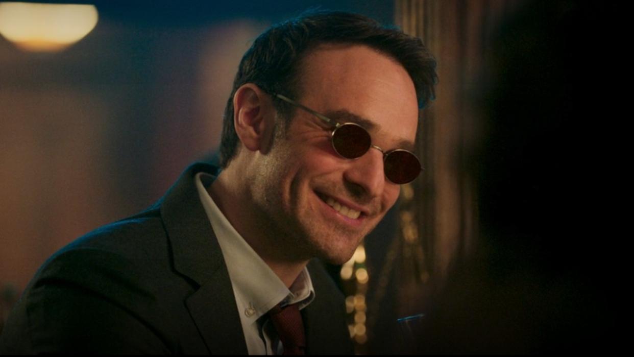  Charlie Cox as Matt Murdock in a bar chatting with Jen on She-Hulk. 