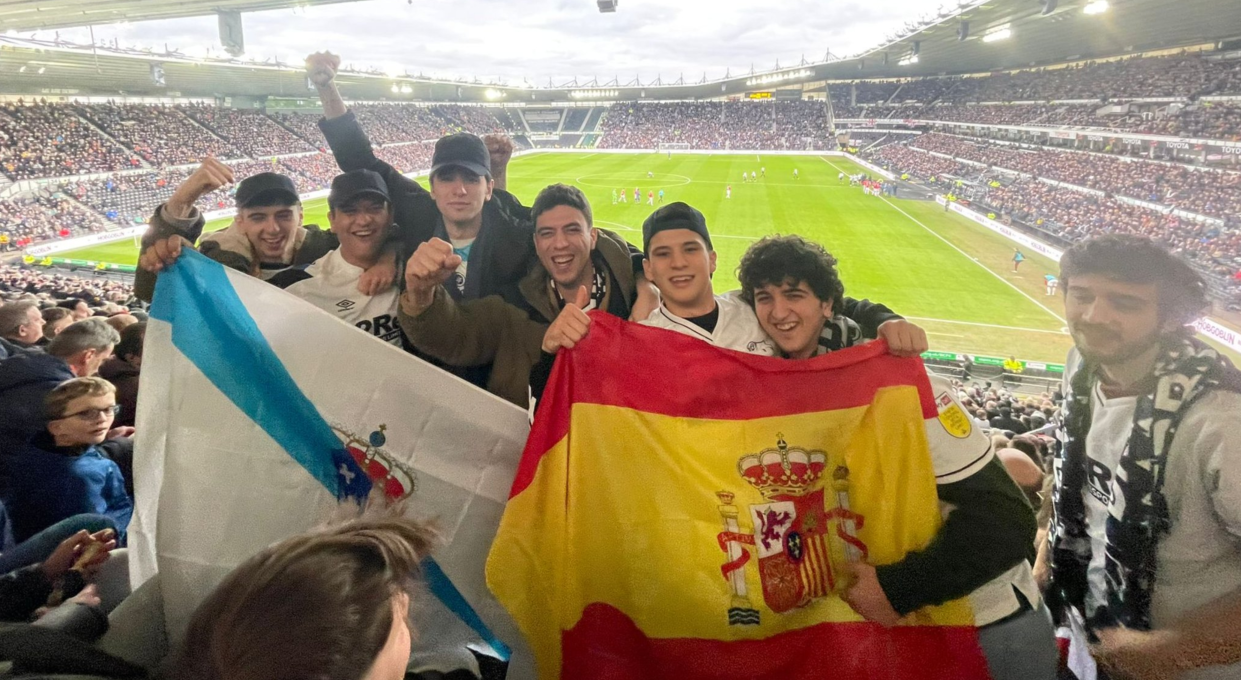 Fernando (second from right) and his cousins Quique B, Manuel, Javier, Quique A, Jose and Gus at Derby County's Pride Park. (Yahoo/Fernando Batallon)