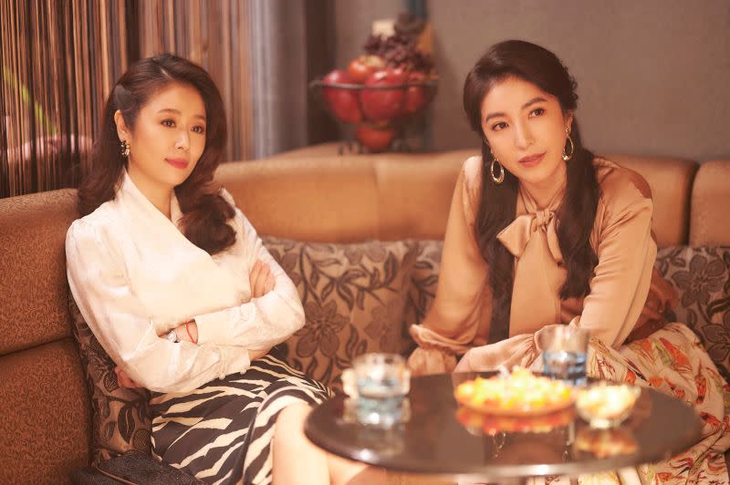 ▲楊謹華（右）飾演的蘇媽媽在第二季展現腹黑心機。（圖／Netflix、百聿數碼提供）