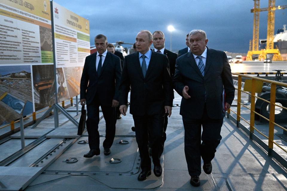 FILE - Russian President Vladimir Putin, center, and Russian CEO of Rosneft oil company Igor Sechin, right, visit "Zvezda" Shipbuilding Complex in the Bay of Bolshoy Kamen, in the far eastern region of Primorsky Krai, Russia, on Sept. 11, 2023. Prices for Russian oil have risen well above a price cap imposed by Western allies as part of sanctions over the invasion of Ukraine. (Pavel Bednyakov, Sputnik, Kremlin Pool Photo via AP, File)