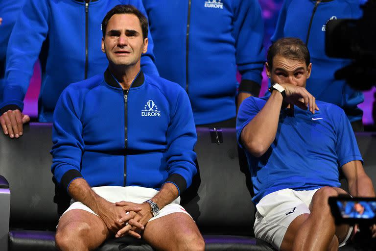 Antiguos rivales, buenos compañeros del tour: Roger Federer y Rafael Nadal, en septiembre pasado, en la Laver Cup, en la despedida del suizo