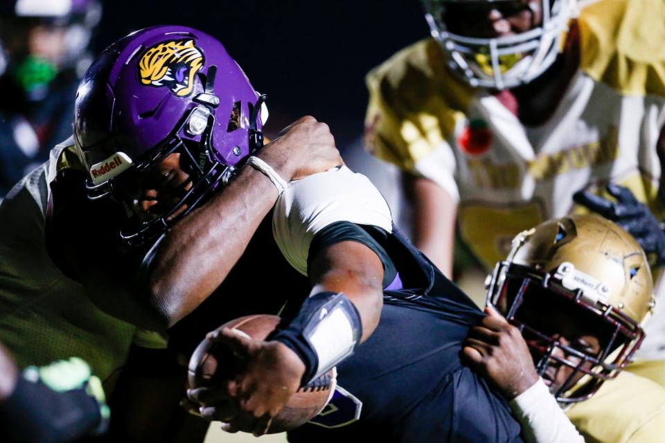 Southwind’s Kelvin Perkins (5) extends the ball out to score a touchdown during the game between Melrose High School and Southwind High School in Memphis, Tenn., on Thursday, September 21, 2023. Southwind defeated Melrose 34-6.