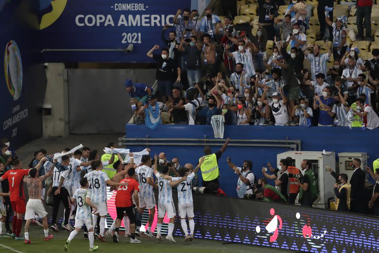 El momento que esperó 28 años: los futbolistas y los hinchas argentinos tienen algo grande para celebrar; la conquista de la Copa América en el Maracanã fue histórica.