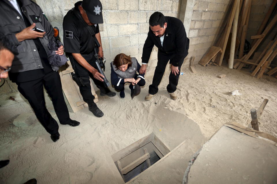 chapo guzman mexico tunnel