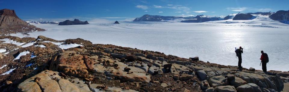 Mount Suess, nestled within the Mackay Glacier in Victoria Land, provides one of the best examples of survival of life on nunataks across the last ice age. Dating rocks in the area reveals it remained ice-free. Kevin Norton and Richard Jones