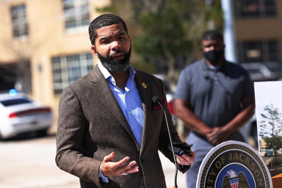 Mayor Chokwe Lumumba speaks at podium