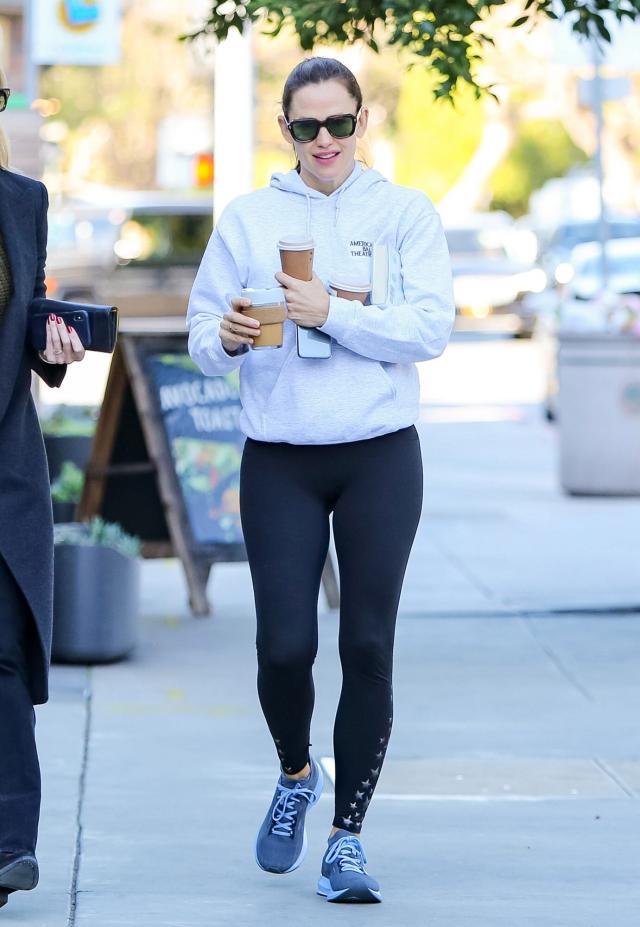 Jennifer Garner Is Wearing These Butt-Lifting Leggings to Death