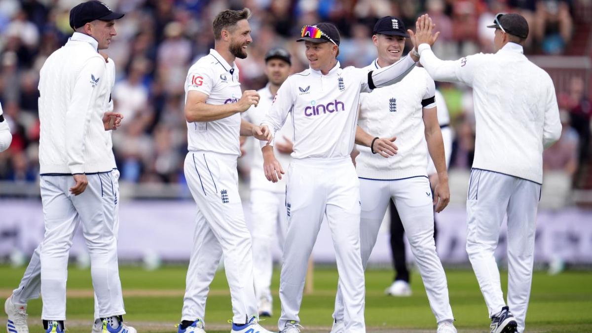 Woakes in the wickets as England dominates Sri Lanka