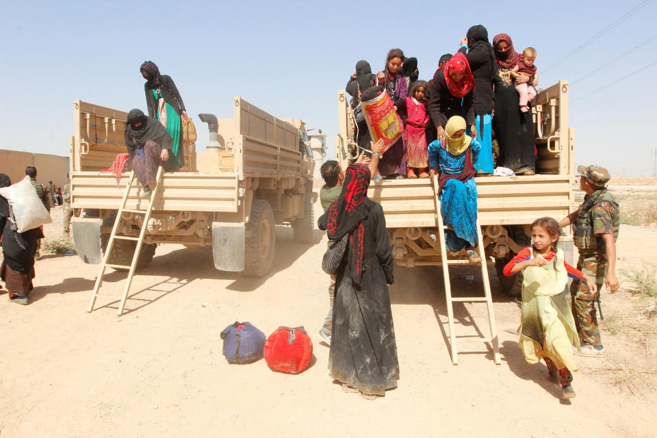 Refugees arrive in Southwest of Kirkuk, Iraq