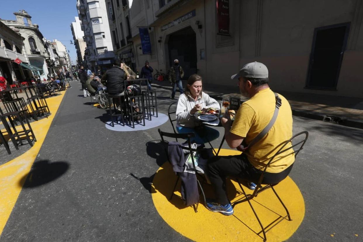 En el Casco Histórico de San Telmo debutaron las zonas peatonales para favorecer a la actividad gastronómica al aire libre