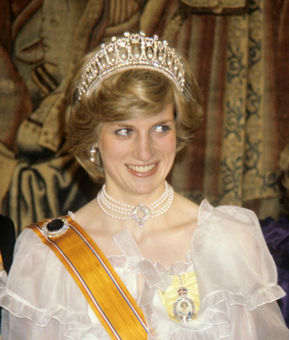 Princess Diana wearing the Japanese pearl choker and Bahrain pearl and diamond earrings at a banquet at Hampton Court for the Dutch Royal family in 1982 - PA/PA Archive