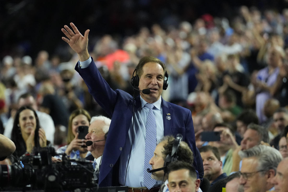 Jim Nantz finaliza su última transmisión de baloncesto universitario con «Gracias por ser mi amigo»