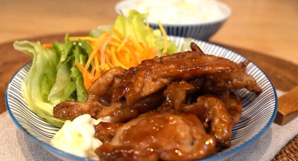 日本定食店的定番美食 薑燒豬肉（截圖自日本男子的日式家庭料理）