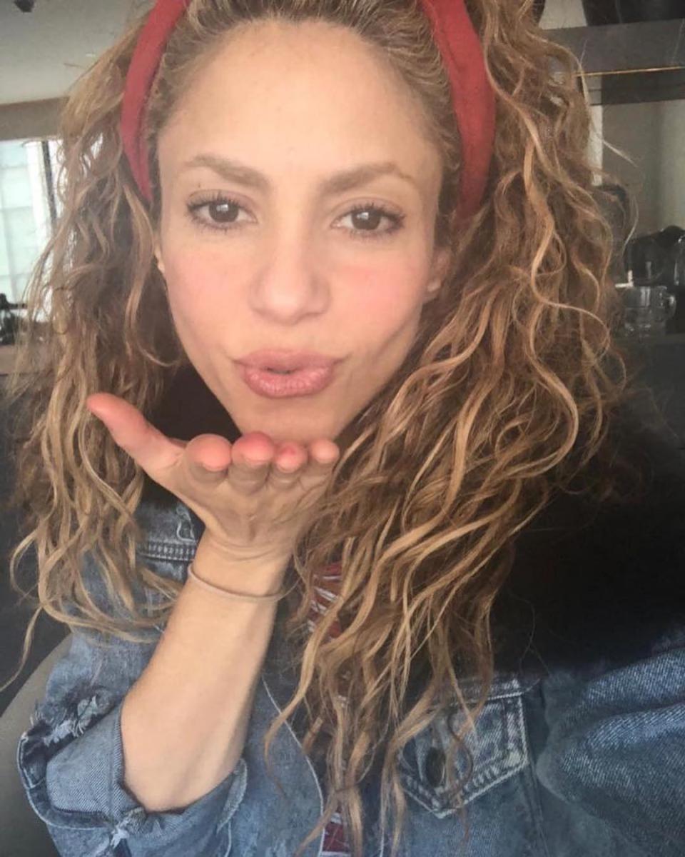 Shakira parece otra sin maquillaje. <a href="https://www.instagram.com/sueltalasopatv/" rel="nofollow noopener" target="_blank" data-ylk="slk:Foto: Suelta la sopa/Instagram;elm:context_link;itc:0;sec:content-canvas" class="link ">Foto: Suelta la sopa/Instagram</a>