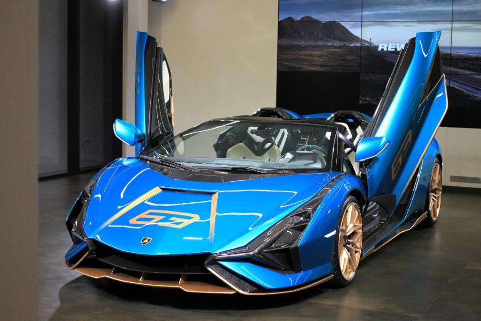 1-19-lamborghini-sian-roadster