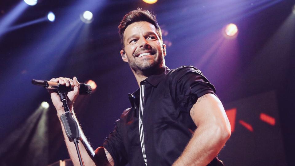 <p>Después encontramos a Ricky Martin en el puesto 83 vendiendo 299,848 boletos. </p>