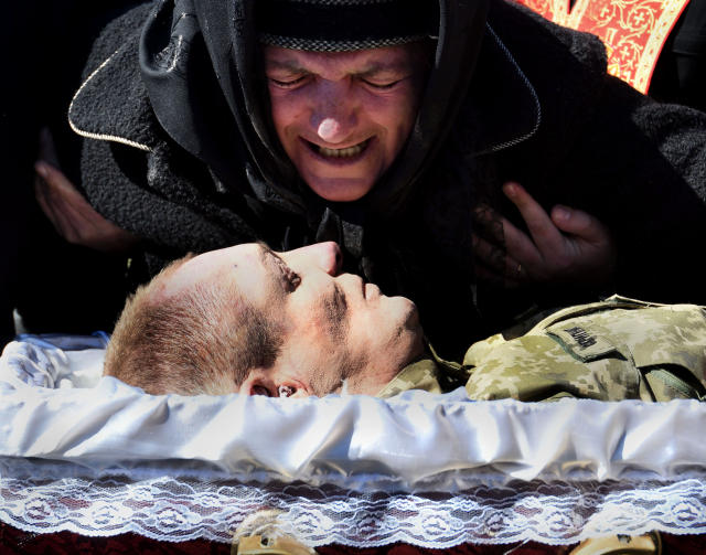 pictures of dead babies in caskets