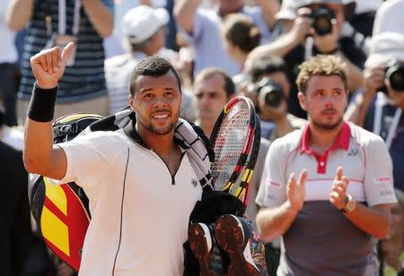 Jo-Wilfried Tsonga of France leaves the court after being defeated by Stan Wawrinka of Switzerland during their men's semi-final match at the French Open tennis tournament at the Roland Garros stadium in Paris, France, June 5, 2015. REUTERS/Jean-Paul Pelissier