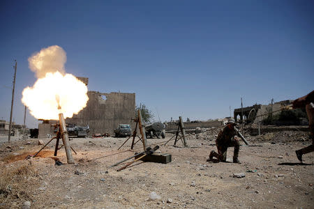 A member of the Iraqi rapid response forces fires a mortar shell against Islamic State militants positions in western Mosul, Iraq May 31, 2017. REUTERS/Alkis Konstantinidis