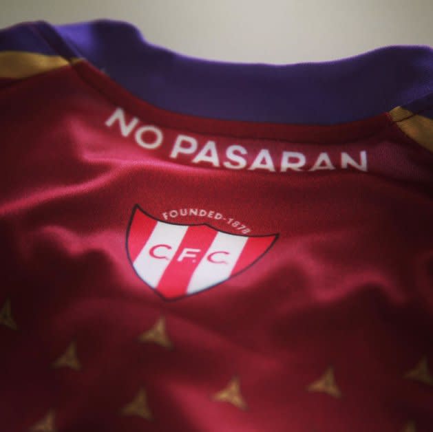 Clapton, el equipo de fútbol inglés que juega camiseta homenaje a República española