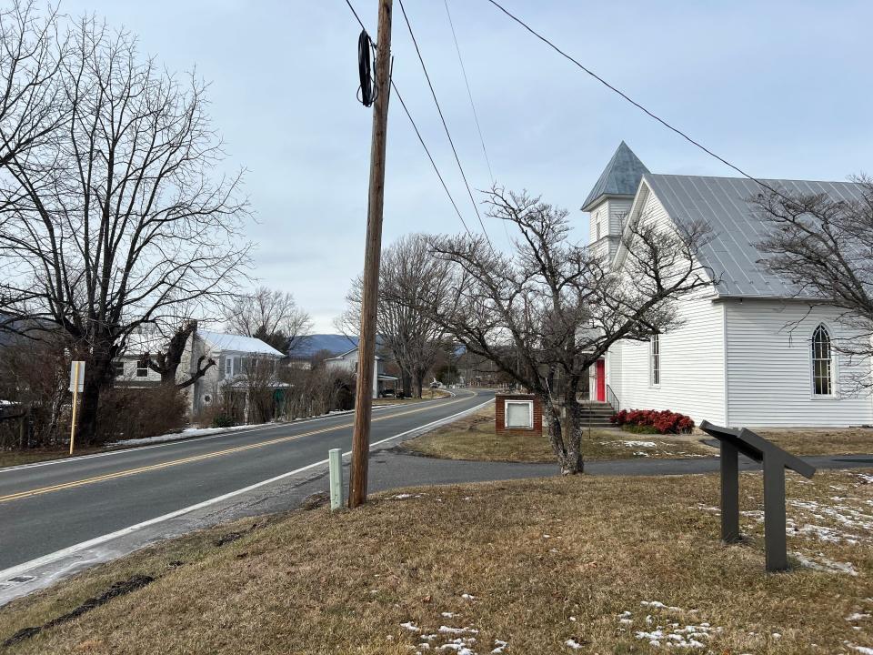 Over 70 conscientious objectors, Virginians from many of the Shenandoah Valley’s pacifist congregations were marched down Parkersburg Turnpike from Petersburg, West Virginia towards Staunton where they were temporarily jailed by confederate authorities.