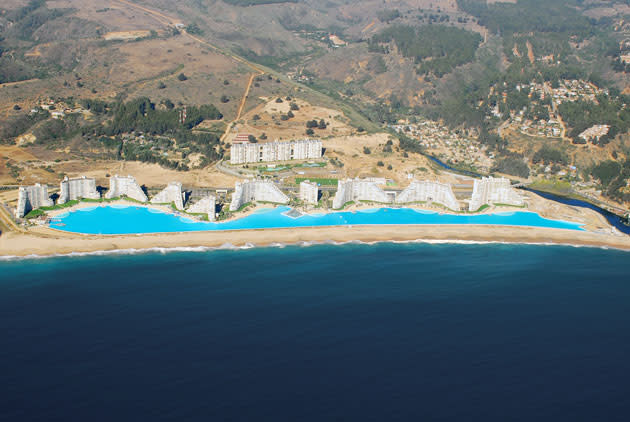 Vista aérea de la piscina construida por "Crystal Lagoons" en el resort de Chile. Cortesía Crystal Lagoons Corp./SOLO USO EDITORIAL