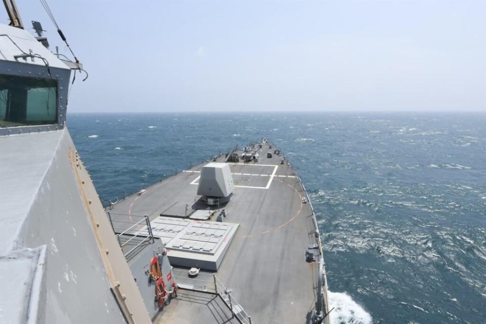 美國海軍第七艦隊勃克級導向飛彈驅逐艦海西號8日例行性通過台灣海峽。