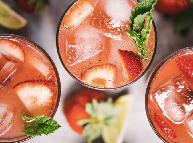 15 Delicious Drinks For Your Super Bowl Party