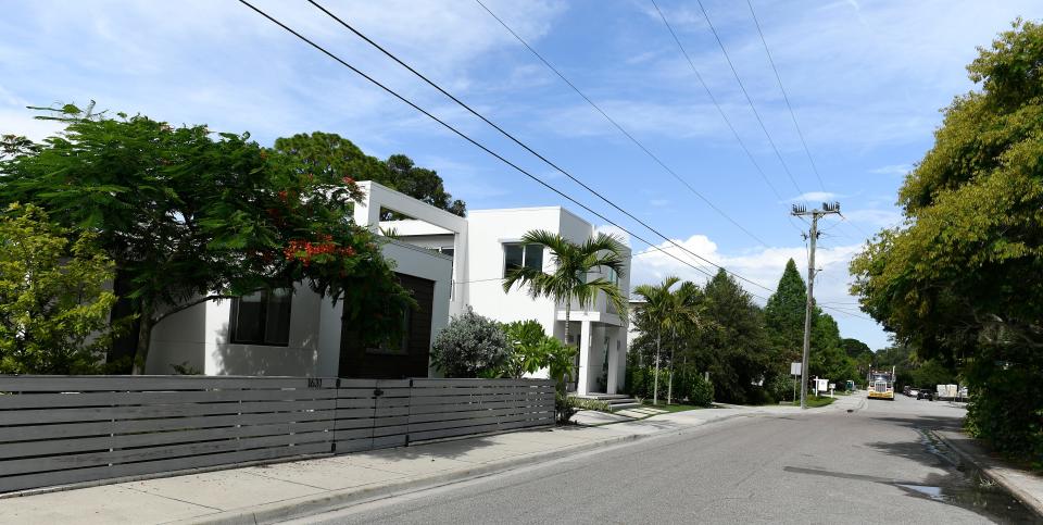 The Homes of Laurel Park is an enclave of modern upscale homes on the west side of Sarasota’s Laurel Park neighborhood, just blocks from downtown Sarasota.
