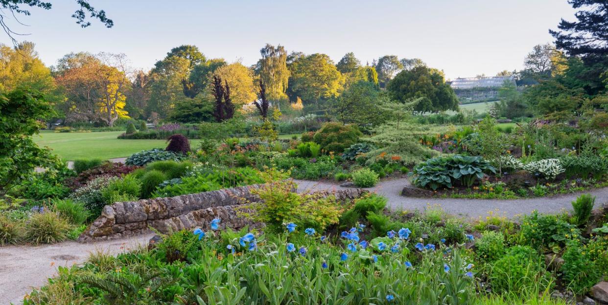 rhs confirms plans to close all gardens for the queen's funeral