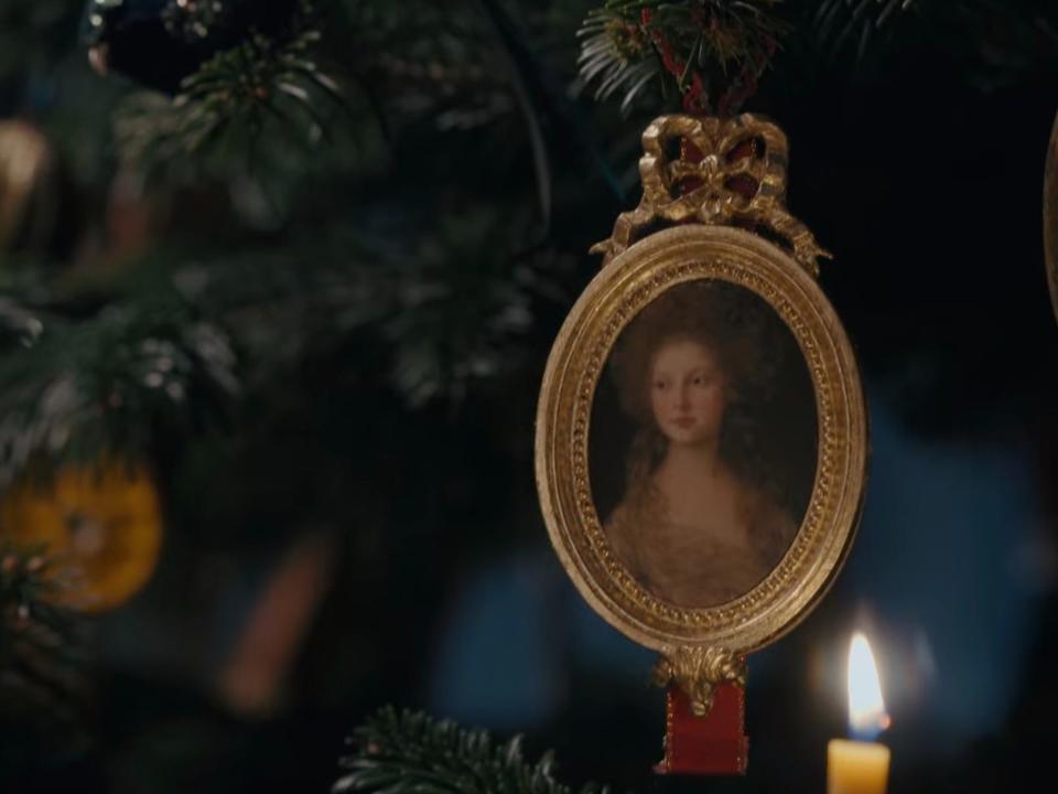Queen Charlotte portrait on a Christmas tree.