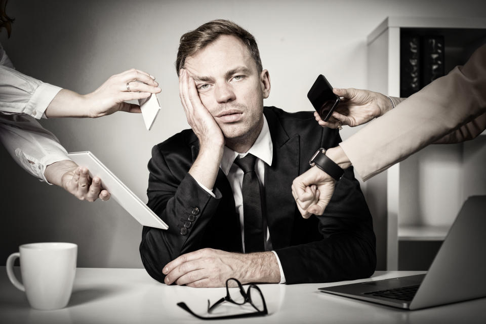 Poca gente se da cuenta que convertirse en millonario es, en la gran mayoría de las veces, un camino lleno de estrés y trabajo muy duro. Foto: Getty Images. 