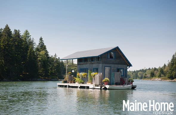 The floating cabin in Maine