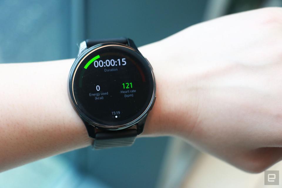 <p>OnePlus Watch review photos. OnePlus Watch on a wrist showing a workout session being logged. Onscreen metrics include duration, energy used (kcal) and heart rate.</p>
