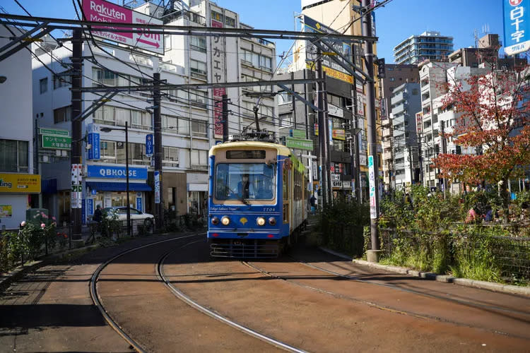 大塚是東京唯一的路面電車「都電荒川線」行經處，共有4種車型在此奔馳。田欣雲攝