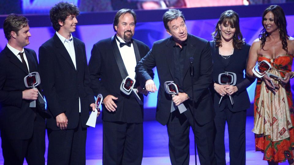 UNIVERSAL CITY, CA - APRIL 19:  Actors (L-R) Zachary Ty Bryan, Taran Noah Smith, Richard Karn, Tim Allen, Patricia Richardson, and Debbe Dunning accept the fan favorite award for "Home Improvement" at the 7th Annual TV Land Awards held at Gibson Amphitheatre on April 19, 2009 in Unversal City, California.