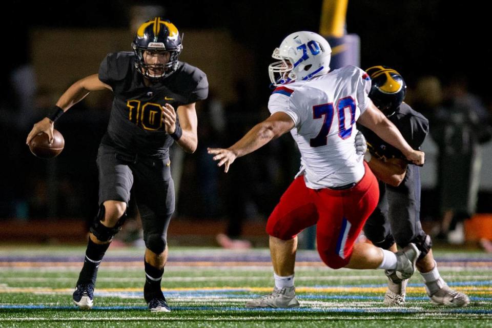 Oak Ridge quarterback Justin Lamson scrambles in 2019 as Folsom’s Jake Melander pursues him at Oak Ridge High School.