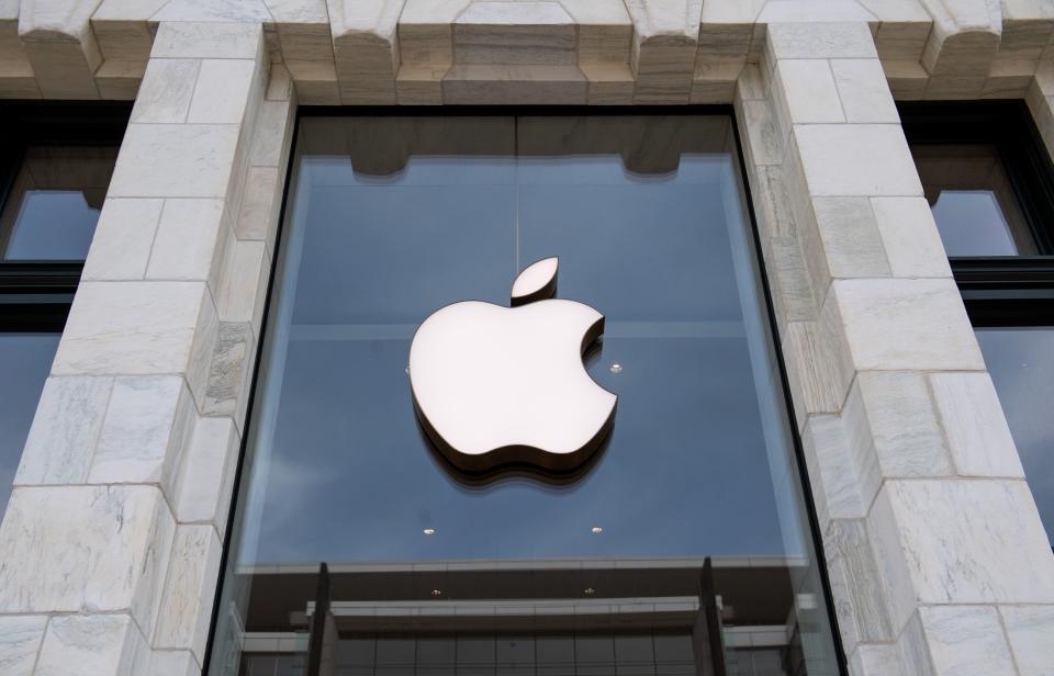 A closed Apple Store in Washington, DC, on April 29, 2020, ahead of their expected first quarter earnings report after market close on April 30. (Photo by SAUL LOEB / AFP) (Photo by SAUL LOEB/AFP via Getty Images)