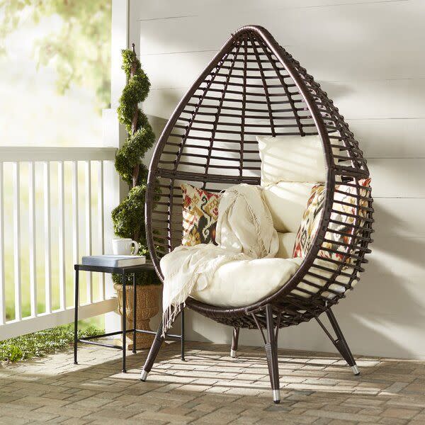 8) Teardrop Patio Chair with Cushions