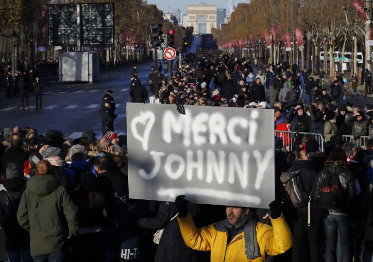 Les fans en nombre pour l’hommage populaire à Johnny Hallyday