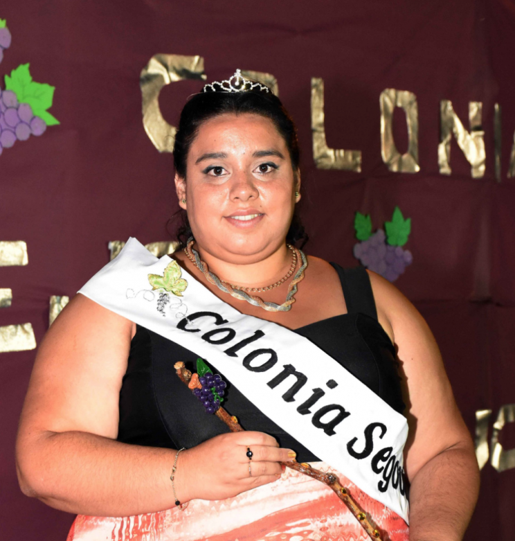 Estefania Correa won a beauty pageant weighing 19 stone [Photo: Twitter/JornadaMendoza]