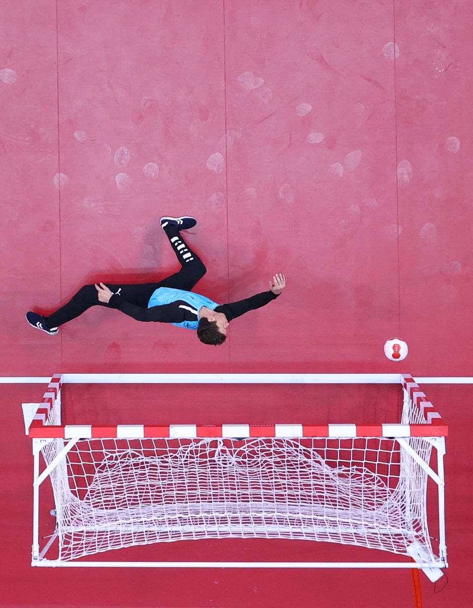 <p>TOKYO, JAPAN - JULY 26: Niklas Landin of Team Denmark dives for the ball during the Men's Preliminary Round Group B match between Egypt and Denmark on day three of the Tokyo 2020 Olympic Games at Yoyogi National Stadium on July 26, 2021 in Tokyo, Japan. (Photo by Dean Mouhtaropoulos/Getty Images)</p> 