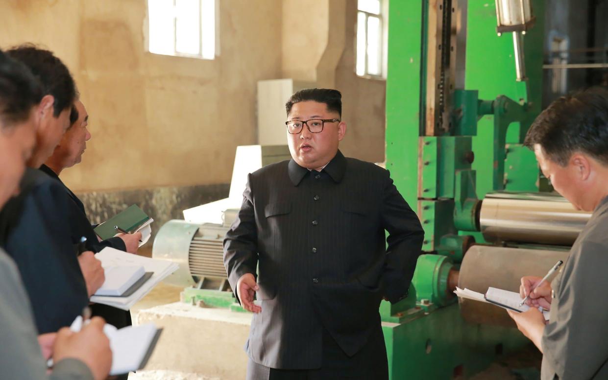 Kim Jong-un expressed his displeasure when visiting the Sinuiju Chemical Fibre Mil - AFP