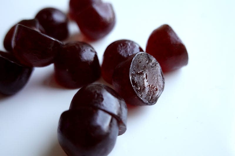 A handful of melatonin gummies