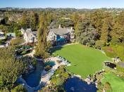 <p>El terreno de la mansión tiene 5 hectáreas está en Los Ángeles ‘Holmby Hill’ y forma parte del llamado ‘Triángulo de Platino’ junto a Beverly Hills y Bel Air. (Foto del anuncio de Jim Bartsch vía The Agency) </p>