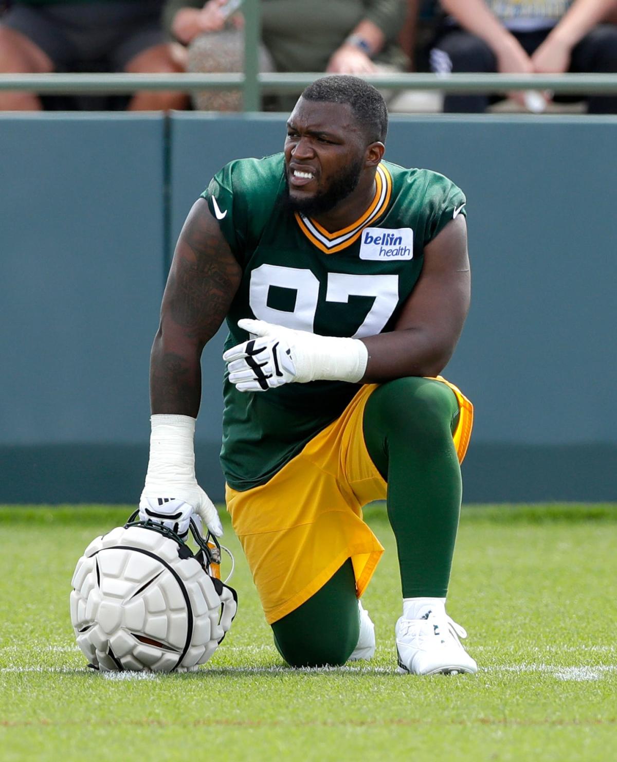 Packers DT Kenny Clark, LB De'Vondre Campbell sign autographs for Salvation  Army donations